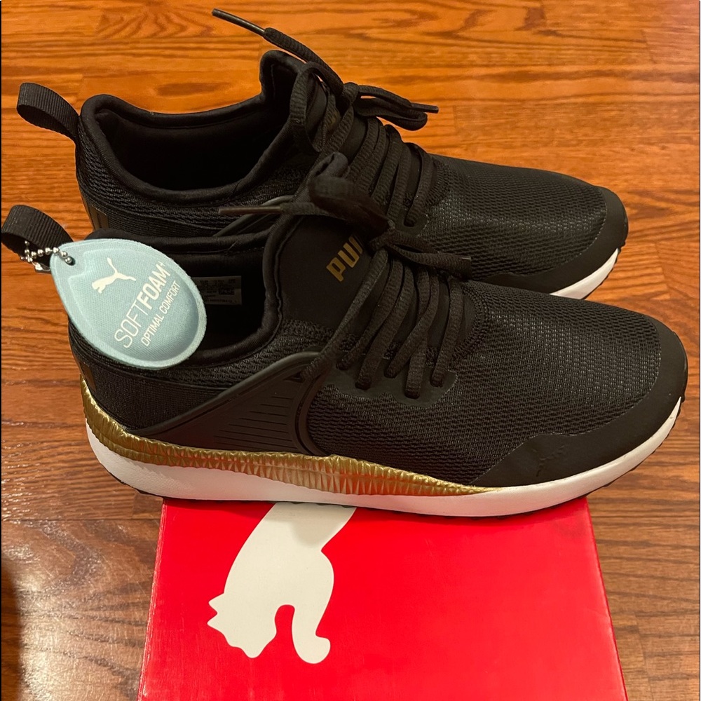 Puma sneakers black and gold size 7,5 NWT